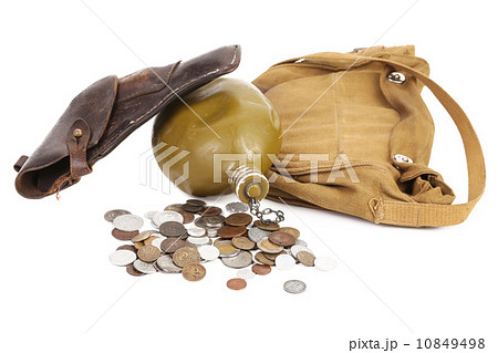 Gun flask and some coins 10849498