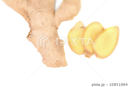 Fresh ginger and slices 10851064