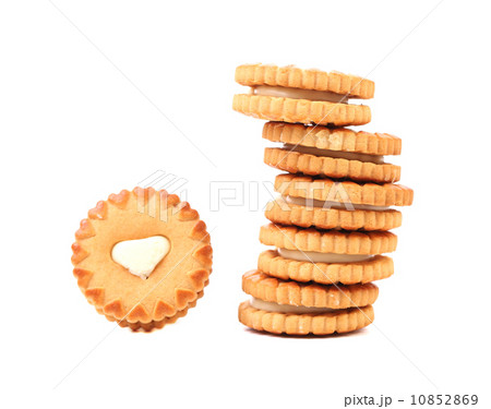White heart. Cookie biscuits with filling. White heart. Cookie biscuits with filling. 10852869
