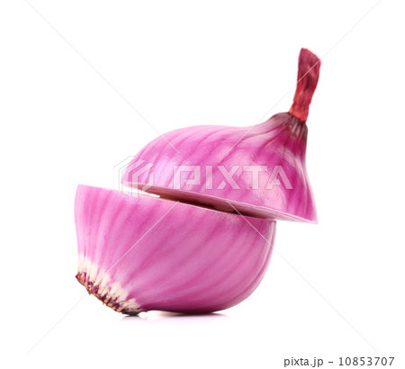 Cutted organic red onion. 10853707
