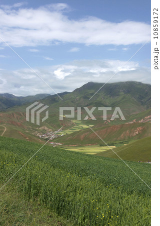 Mountains pastoral Mountains pastoral 10859172