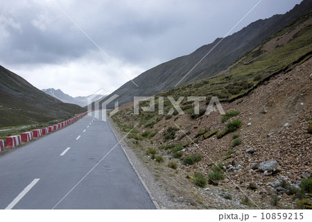 Highway Mountains in Tibet (automotive advertising background) 10859215
