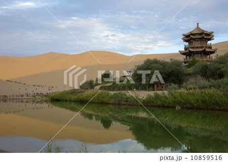 Sunset Crescent Lake in china dunhuang Sunset Crescent Lake in china dunhuang 10859516