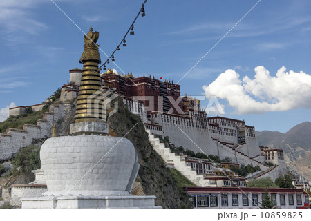 Potala palace in Lhasa Tibet 10859825