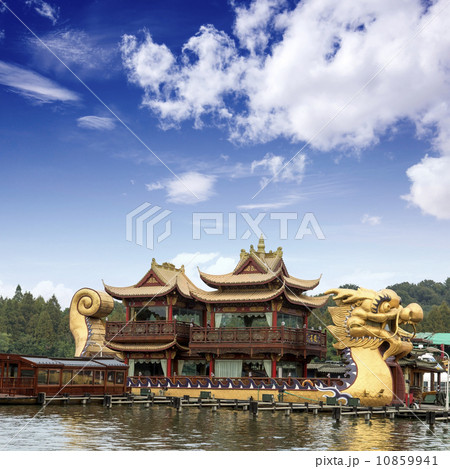 Dragon Boat in Hangzhou, China 10859941