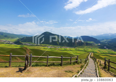 Mountains pastoral landscape in China Qilian, Eastern Switzerland Mountains pastoral landscape in China Qilian, Eastern Switzerland 10860063