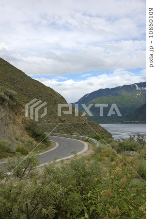 Mountains river in Tibet highway Mountains river in Tibet highway 10860109