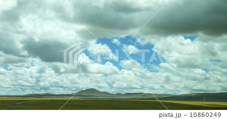 Mountain meadow blue sky, Mountain meadow blue sky, 10860249