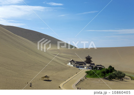 Chinese Dunhuang Crescent Lake Chinese Dunhuang Crescent Lake 10860405
