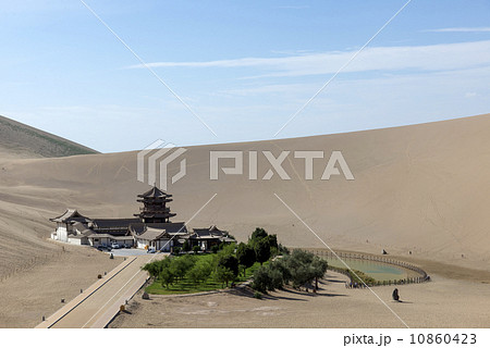 Chinese Dunhuang Crescent Lake 10860423