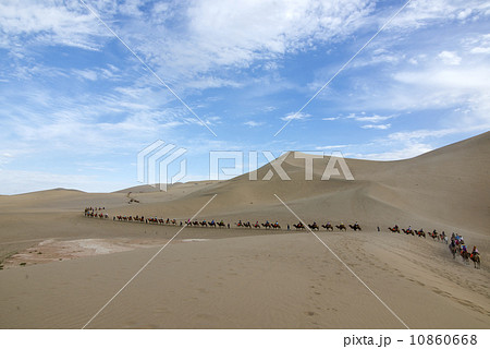 In Chinese Dunhuang desert camel In Chinese Dunhuang desert camel 10860668