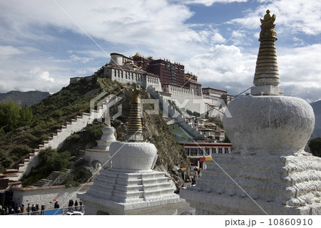 Potala Palace in Tibet, China, Tibet and religious symbol. Potala Palace in Tibet, China, Tibet and religious symbol. 10860910