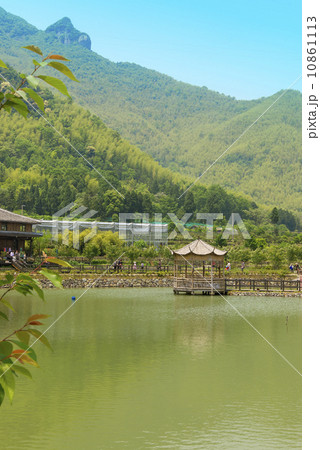 In China, lakes corridor construction 10861113