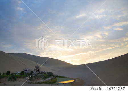 Sunset Crescent Lake 10861227