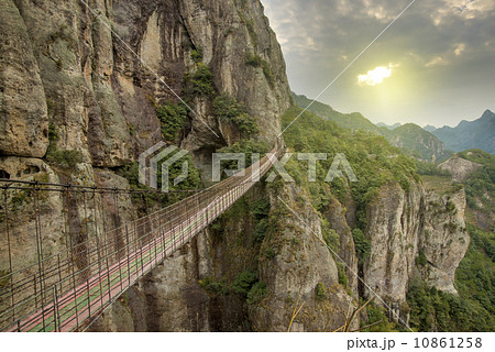 Chain bridge in Wenzhou, China yandang Mountain, (yandang Mountain is China's famous geological park, formed in 120 million years ago) 10861258