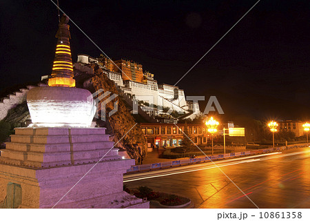 Tibet's Potala Palace at night Tibet's Potala Palace at night 10861358