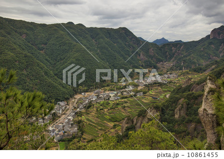 In China, Wenzhou, "Yandang Mountain", at the foot of the mountain villages and islands. (Yandang Mountain is China's famous geological park, formed in 120 million years ago) 10861455