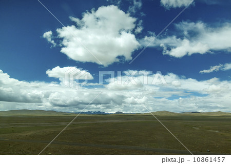 Tibet's snow-capped mountains in China 10861457