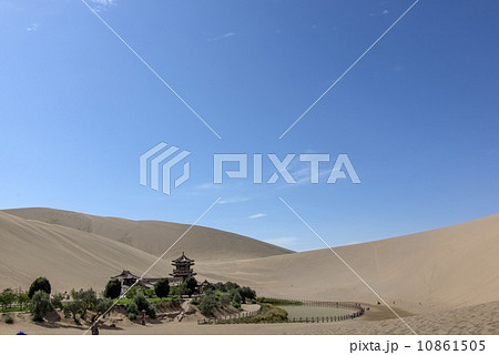Crescent moon lake,dunhuang,china 10861505