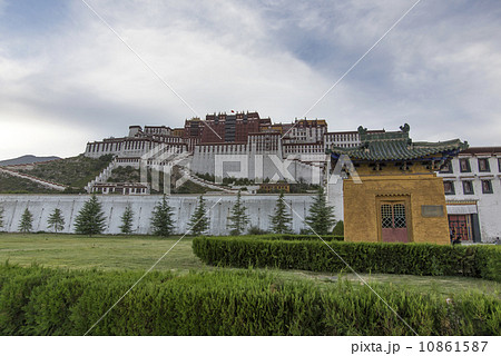 Tibet the Potala Palace 10861587