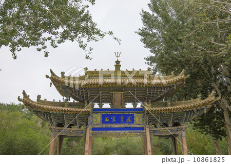 Chinese arch in Dunhuang 10861825