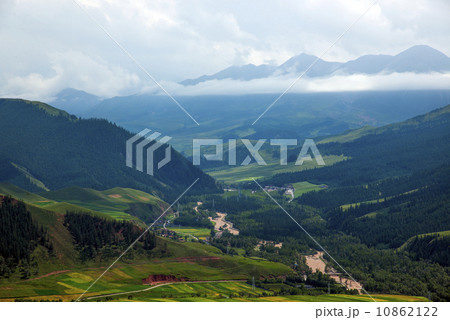 Mountains pastoral landscape in China Qilian, Eastern Switzerland Mountains pastoral landscape in China Qilian, Eastern Switzerland 10862122
