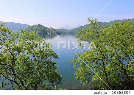 桧原湖と磐梯山 10862807