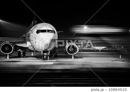 airplane front close-up 10864010
