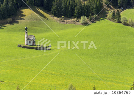 フネ谷の小さな教会 10864769