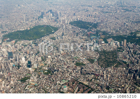 東京の新宿から青山・渋谷付近を空撮 東京の新宿から青山・渋谷付近を空撮 10865210