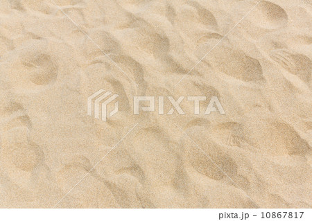 砂浜の足跡 10867817