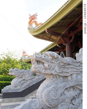 ベトナム　クチ市　ベンユオック寺 10868078