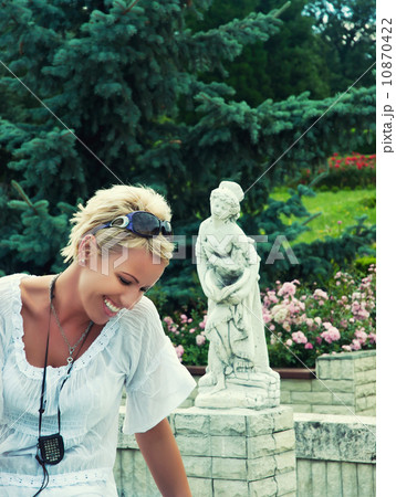 Beautiful blonde smiling 10870422
