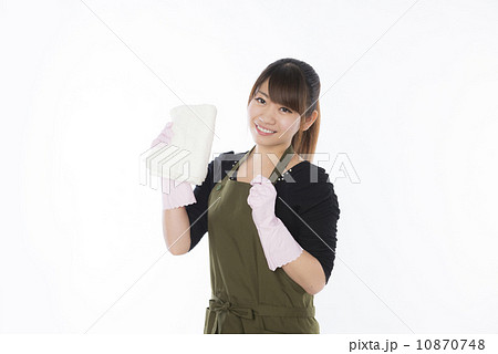 エプロンの女性 エプロンの女性 10870748