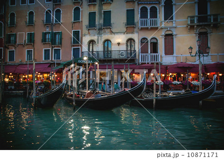 Beautiful romantic Venice 10871171