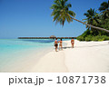 Family spending quality time on a Maldivian Island 10871738
