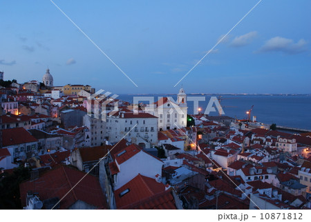 Lisbon cityscape 10871812