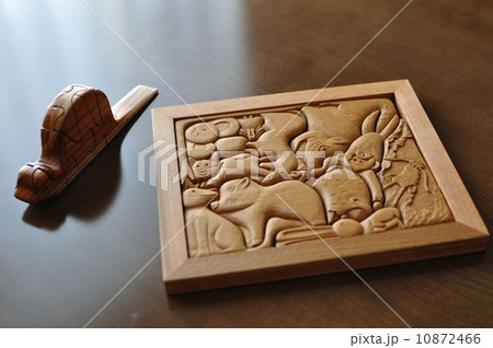 テーブルの上にある木製パズル テーブルの上にある木製パズル 10872466