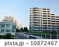 郊外の大規模マンション 10872467