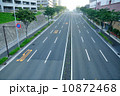 早朝の幹線道路 10872468