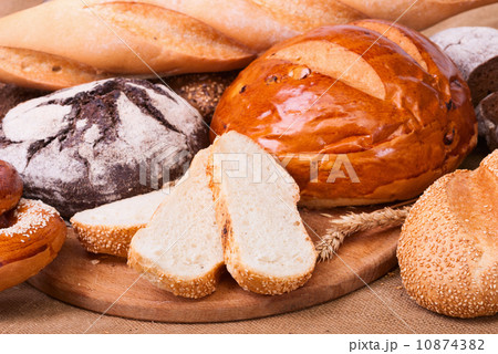 Bread with wheat 10874382