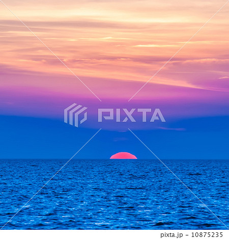 sunset at sea with multiple color prizm 10875235