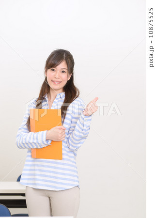 親指を立てる学生 親指を立てる学生 10875525