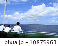 ワクワク伊江島行きのフェリー＠沖縄県 10875963
