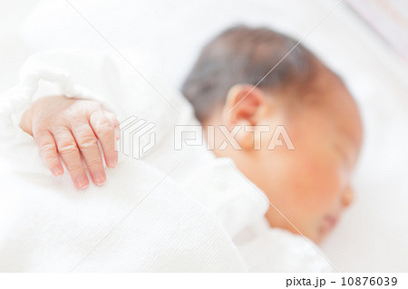 生後4日目 新生児 生後4日目 新生児 10876039