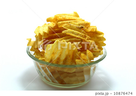 Delicious potato chips in bowl on a white background Delicious potato chips in bowl on a white background 10876474