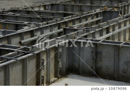 住宅の基礎工事の型枠　基礎工事の型枠 10879096