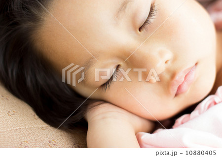 5才の女の子 10880405