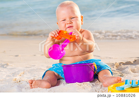 Cute baby 10881026
