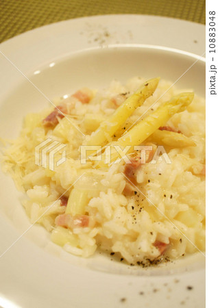 ホワイトアスパラガスとパンチェッタのリゾット 10883048